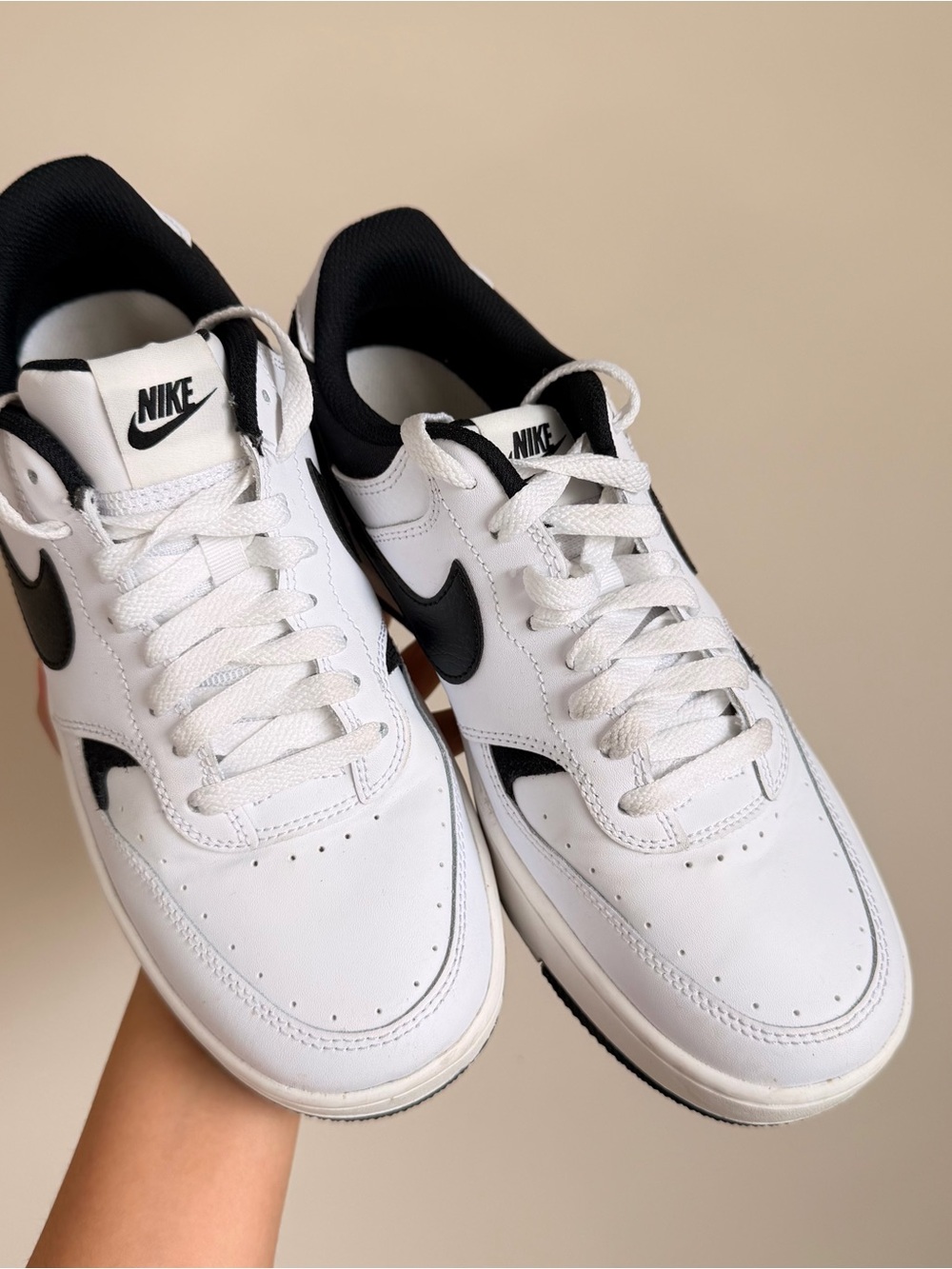 Nike womens White and Black Gamma Force Sneakers